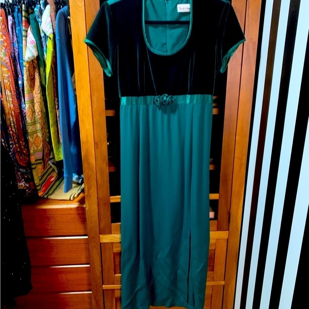 1980s Hunter Green Vintage Velvet Long Maxi Dress Med/Large Woman’s 8-14